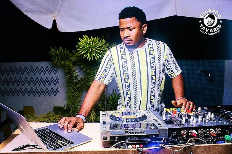 DJ