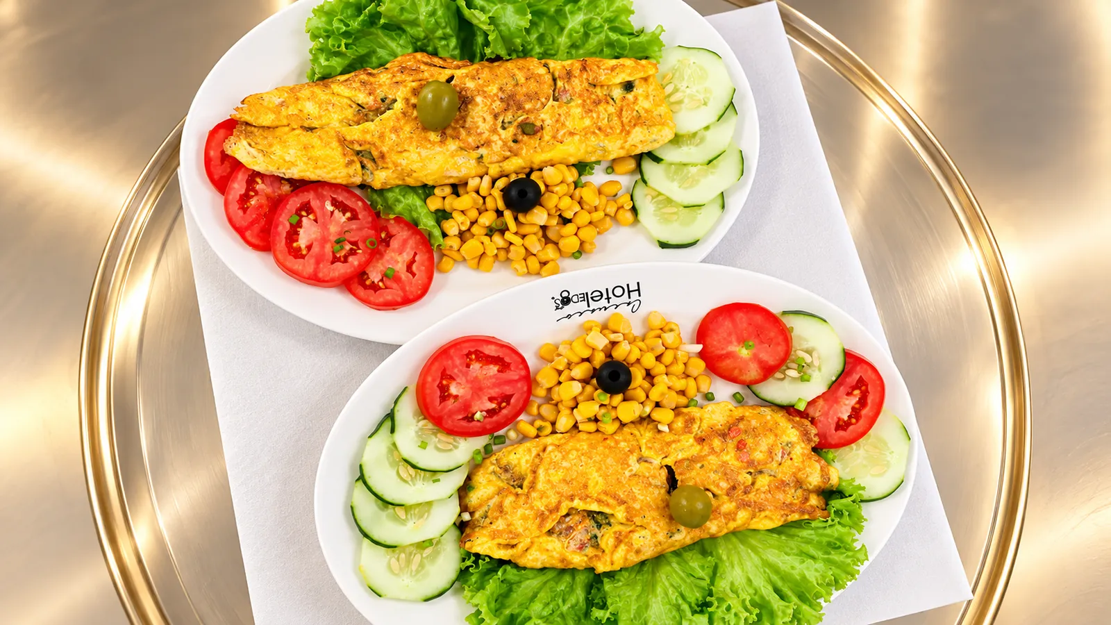 Omelete com salada, pequeno-almoço